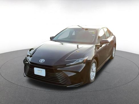 Used 2025 Toyota Camry LE image 7