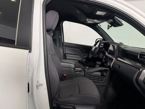 Used 2025 Toyota Tacoma SR5 image 31