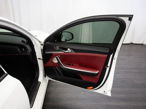 Used 2020 Kia Stinger GT1 image 17