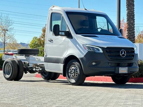 Used 2024 Mercedes-Benz Sprinter 4500 image 28