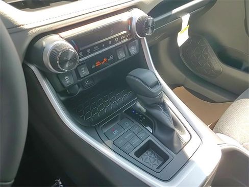Used 2025 Toyota RAV4 XLE image 18