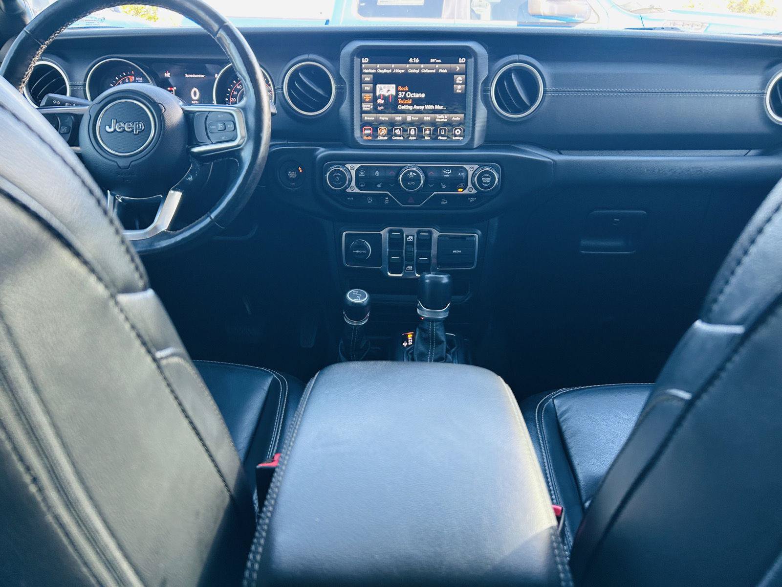 Used 2020 Jeep Gladiator Overland AWD/4WD image 21