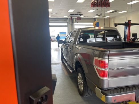 Used 2014 Ford F150 XLT w/ Equipment Group 302A Luxury RWD image 7