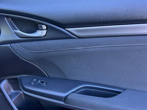 Used 2019 Honda Civic EX image 17