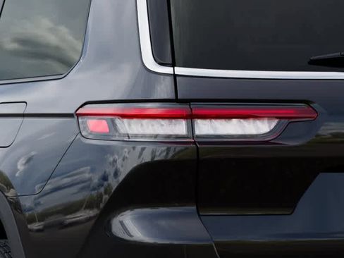 New 2026 Jeep Grand Cherokee L 2WD image 9