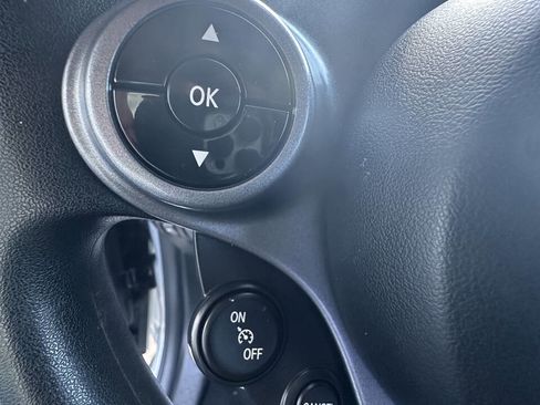 Used 2017 smart fortwo pure RWD image 13