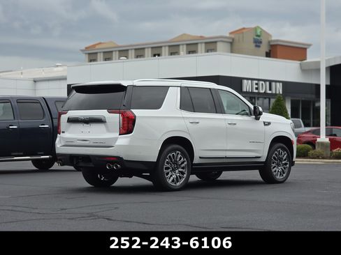 Used 2023 GMC Yukon Denali Ultimate AWD/4WD image 7