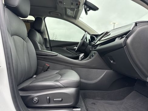 Used 2019 Buick Envision Essence image 32