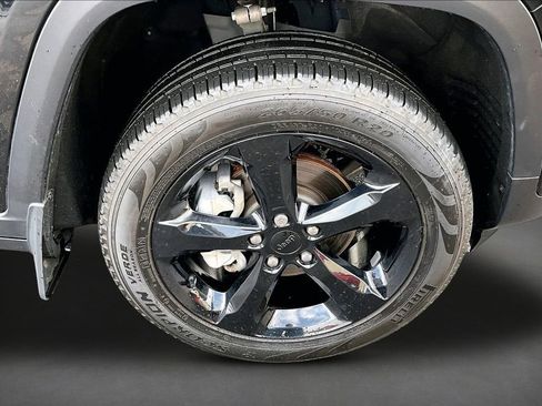 Used 2024 Jeep Grand Cherokee Limited w/ Black Appearance Package image 32