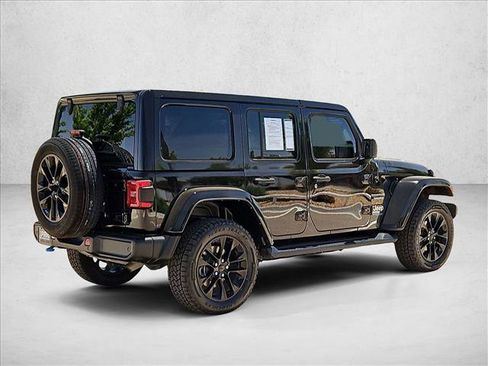 Used 2022 Jeep Wrangler Unlimited Sahara w/ Cold Weather Group AWD/4WD image 5