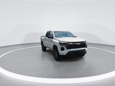 Used 2024 Chevrolet Colorado LT w/ LT Convenience Package III RWD image 3