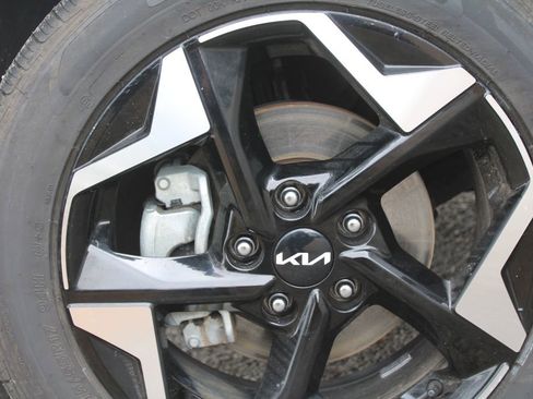 Certified 2024 Kia Seltos EX image 18