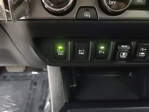 Used 2018 Toyota Tacoma TRD Sport w/ Technology Package AWD/4WD image 37