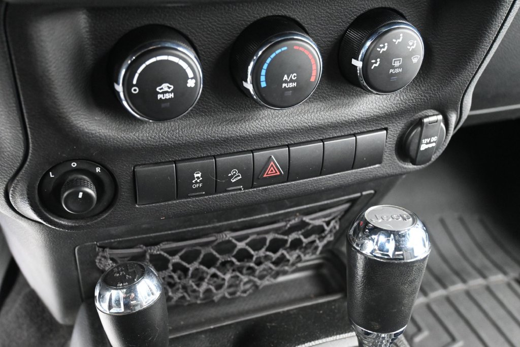 Used 2018 Jeep Wrangler Unlimited Sport AWD/4WD image 11