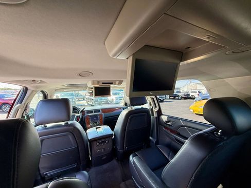 Used 2010 Chevrolet Suburban LTZ AWD/4WD image 17