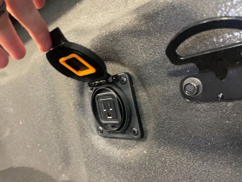 Used 2024 Nissan Frontier SV w/ Technology Package image 21