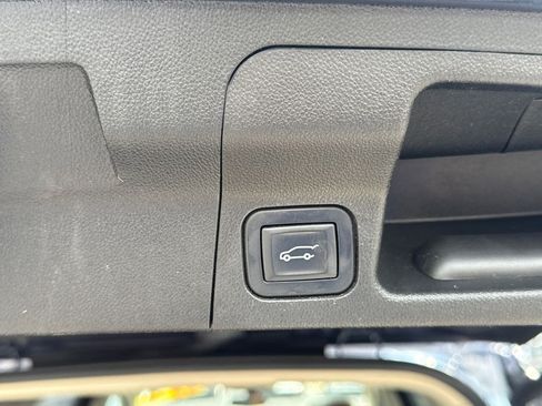 Used 2019 GMC Acadia SLT AWD/4WD image 17