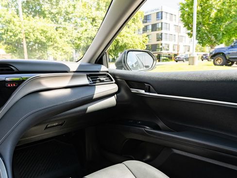 Used 2020 Toyota Camry SE FWD image 10
