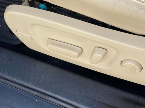 Used 2014 Toyota Highlander XLE FWD image 7