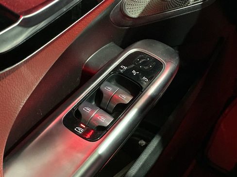 Used 2022 Mercedes-Benz C 300 4MATIC Sedan image 9