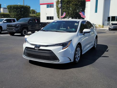 Used 2023 Toyota Corolla LE image 5