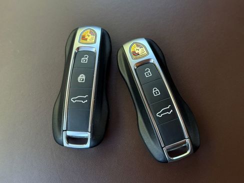 Used 2023 Porsche Cayenne AWD/4WD image 38