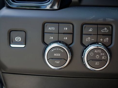 New 2026 GMC Sierra 2500 AT4 w/ AT4 Premium Plus Package AWD/4WD image 11