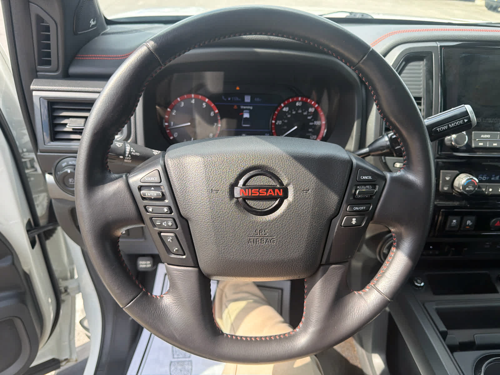Used 2021 Nissan Titan PRO-4X w/ Pro-4x Convenience Package AWD/4WD image 18