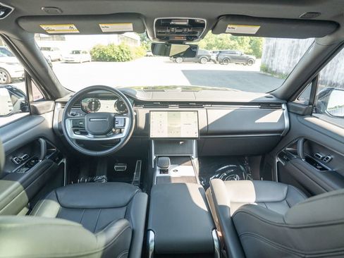 Certified 2025 Land Rover Range Rover Long Wheelbase SE AWD/4WD image 18
