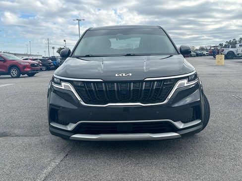 Used 2024 Kia Carnival EX image 5