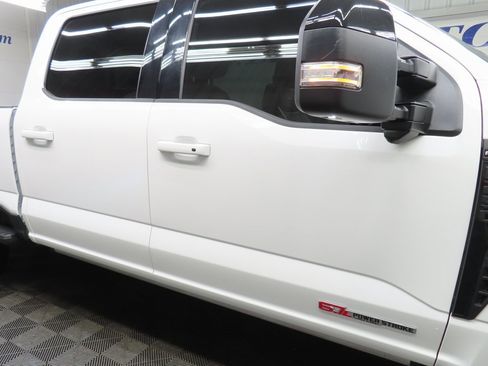 Used 2025 Ford F250 Platinum image 41