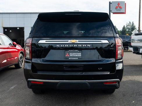 Used 2021 Chevrolet Suburban LT image 5