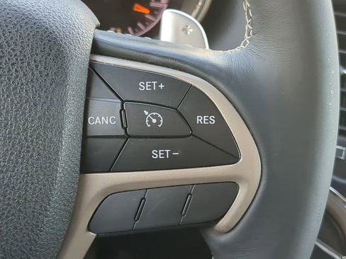 Used 2017 Jeep Grand Cherokee Limited image 36