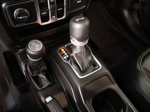 Used 2025 Jeep Wrangler Unlimited Sahara AWD/4WD image 9