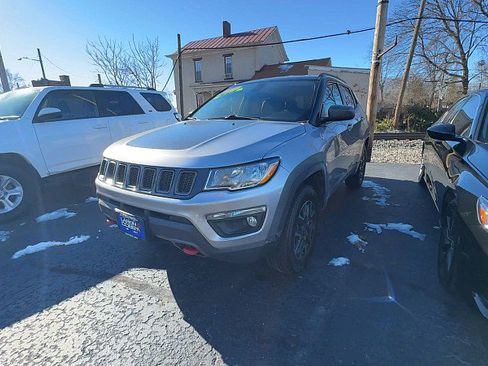 Used 2019 Jeep Compass Trailhawk image 4
