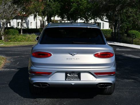 Used 2023 Bentley Bentayga Extended Wheelbase AWD/4WD image 33
