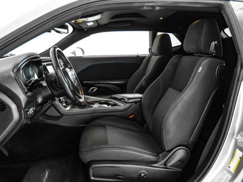 Used 2015 Dodge Challenger SXT image 27