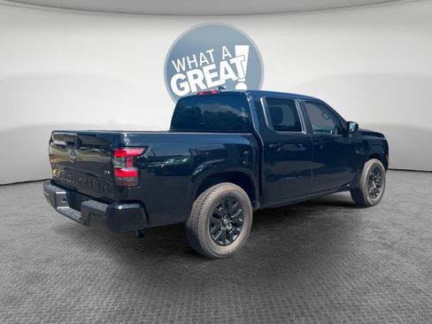Used 2023 Nissan Frontier SV RWD image 3