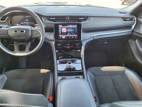 Certified 2024 Jeep Grand Cherokee L Laredo image 6