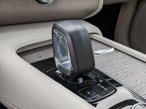 Certified 2024 Volvo XC90 T8 Core w/ Protection Package Premier image 19