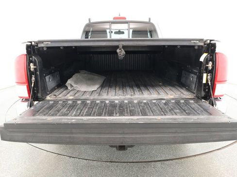 Used 2017 Toyota Tacoma SR5 image 18