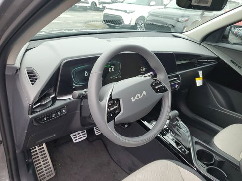 New 2025 Kia Niro SX Touring image 24