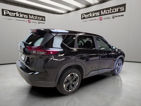 Used 2025 Nissan Rogue SV image 5