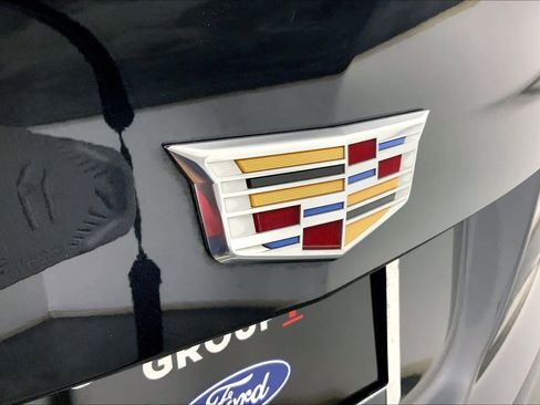 Used 2023 Cadillac XT4 Luxury w/ Cold Weather Package image 9