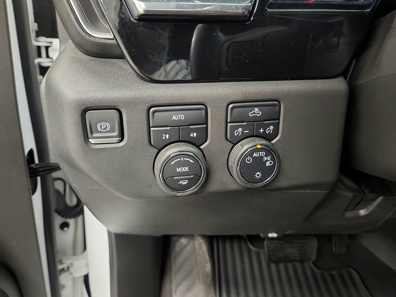 Used 2024 Chevrolet Silverado 1500 LT AWD/4WD image 41
