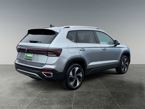 Used 2025 Volkswagen Taos SE AWD/4WD image 10