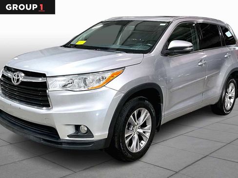 Used 2014 Toyota Highlander XLE image 1
