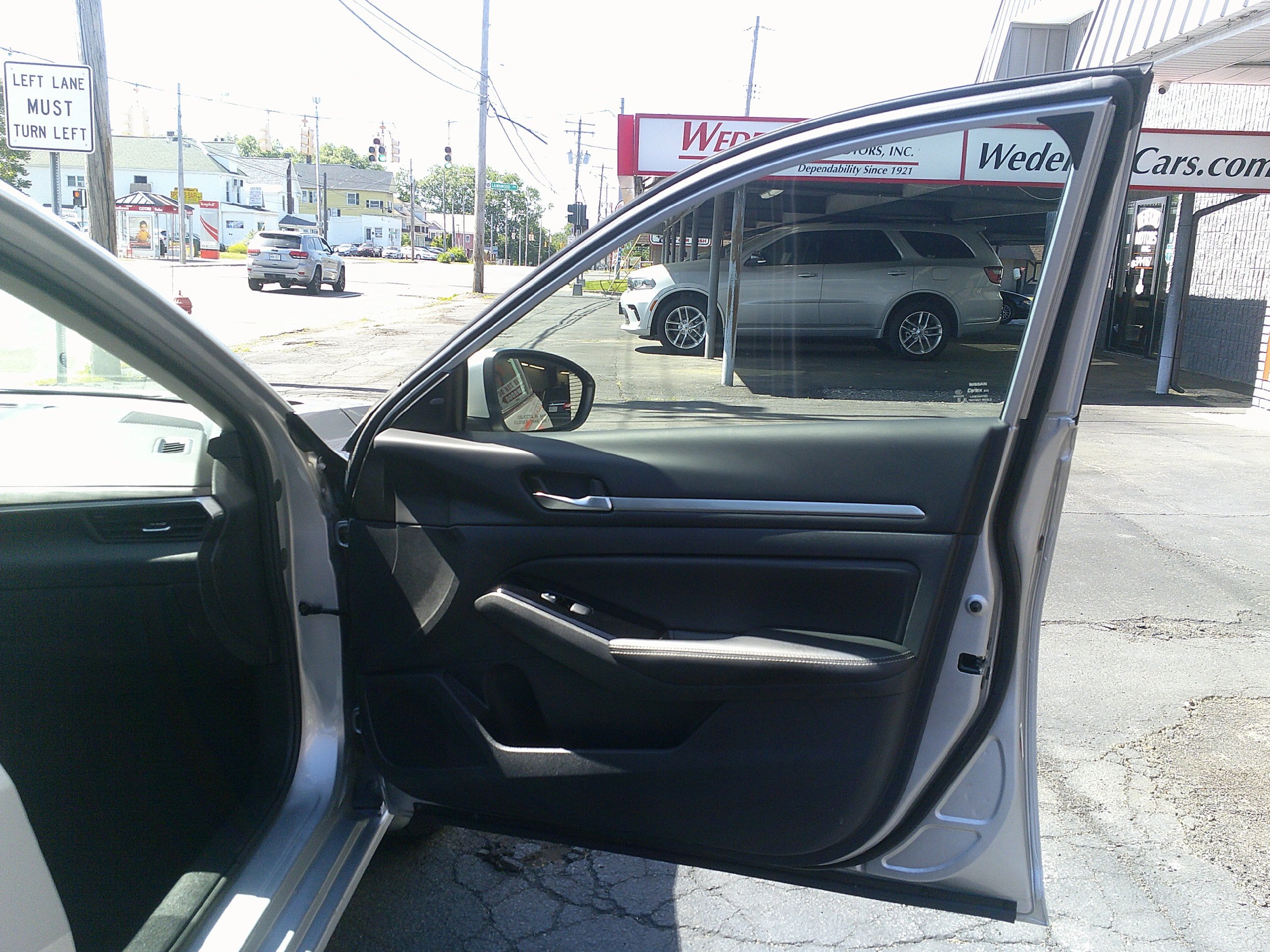Used 2023 Nissan Altima 2.5 SV AWD/4WD image 25