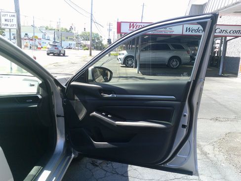 Used 2023 Nissan Altima 2.5 SV AWD/4WD image 25