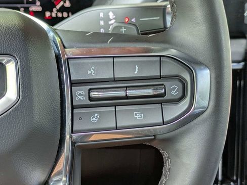 Used 2025 GMC Yukon Denali RWD image 26